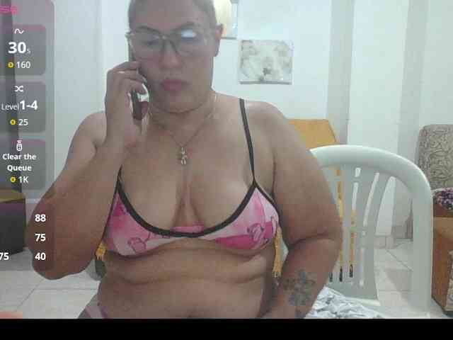 Hotmommyxxx webcam