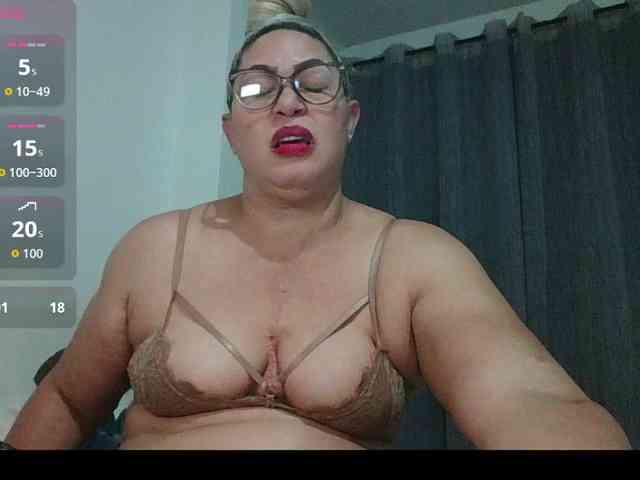 Hotmommyxxx webcam