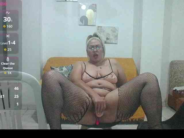 Hotmommyxxx webcam