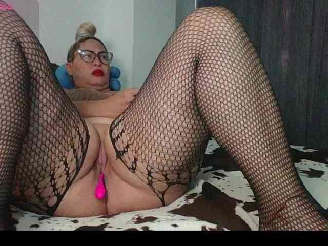 Hotmommyxxx webcam