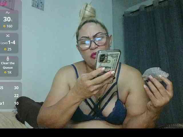 Hotmommyxxx webcam