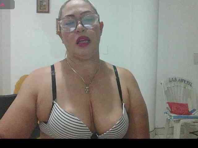 Hotmommyxxx webcam