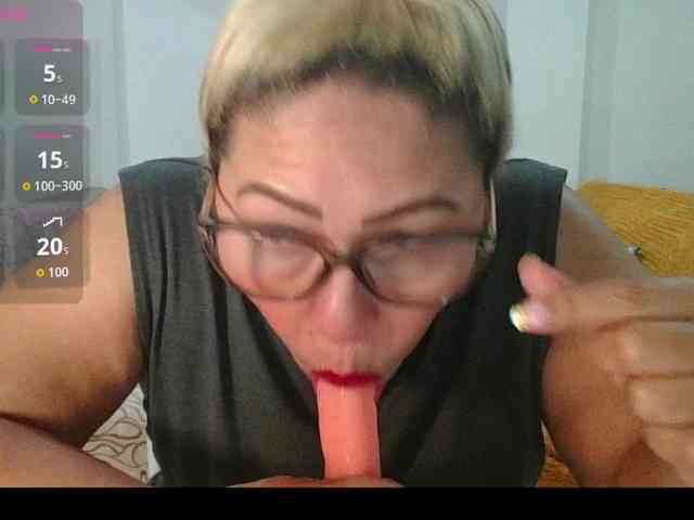 Hotmommyxxx webcam