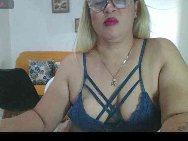 Hotmommyxxx webcam