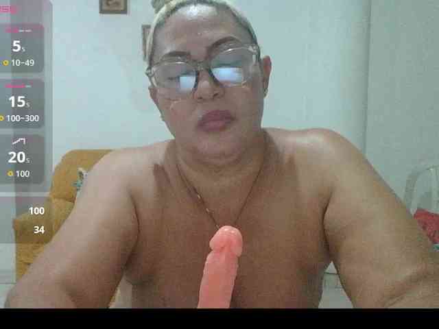 Hotmommyxxx webcam