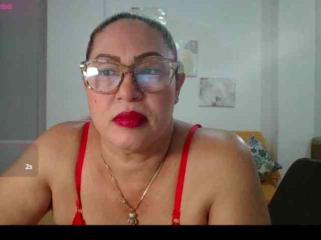 Hotmommyxxx webcam
