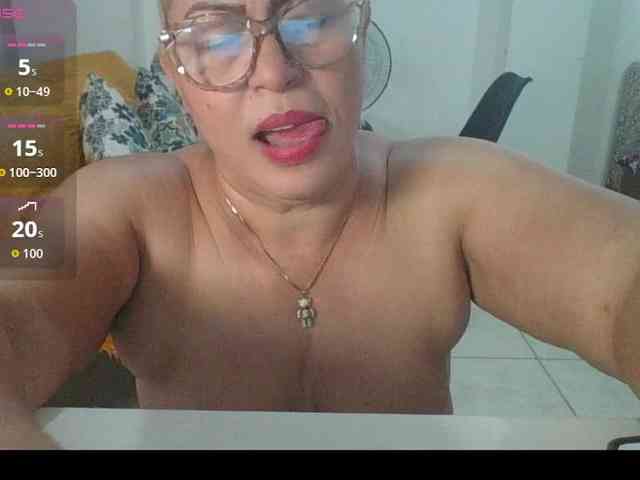 Hotmommyxxx webcam