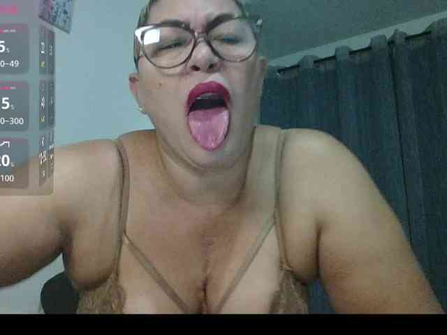 Hotmommyxxx webcam