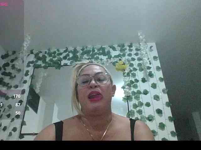 Hotmommyxxx webcam