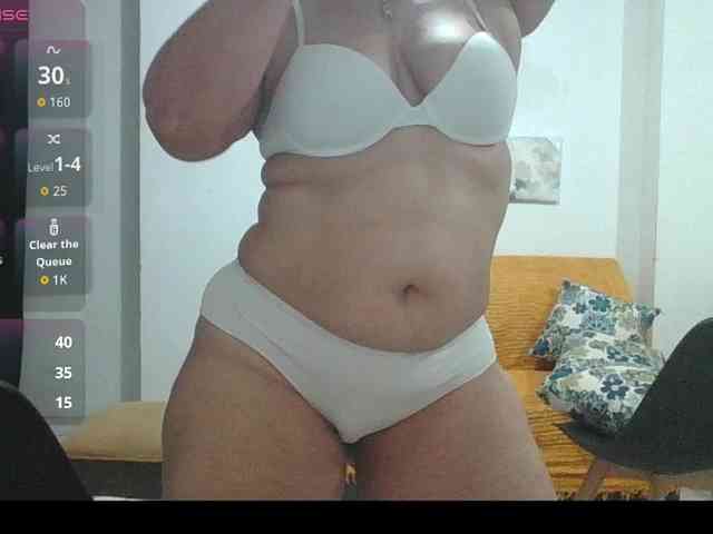 Hotmommyxxx webcam