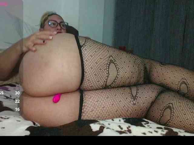 Hotmommyxxx webcam