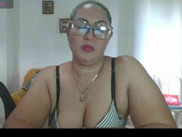 Hotmommyxxx webcam
