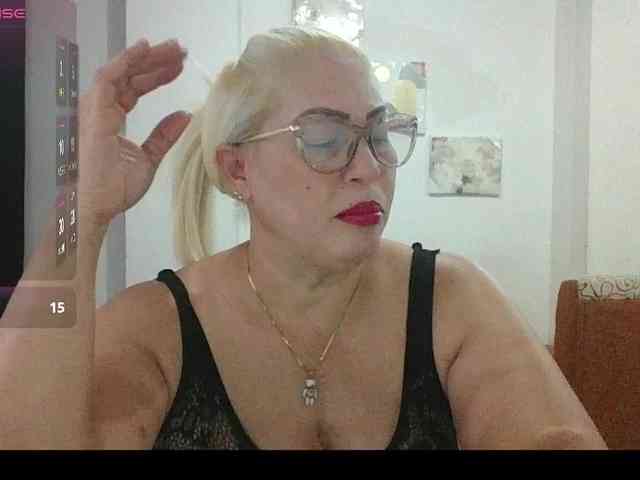 Hotmommyxxx webcam