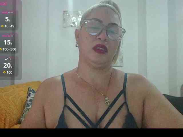 Hotmommyxxx webcam