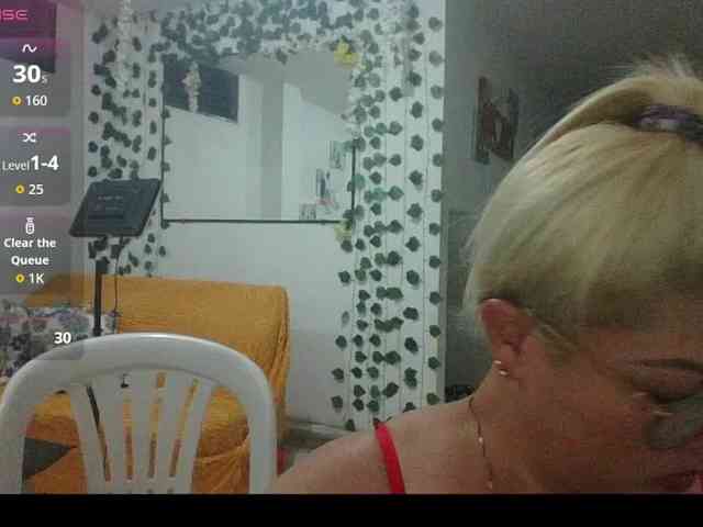 Hotmommyxxx webcam