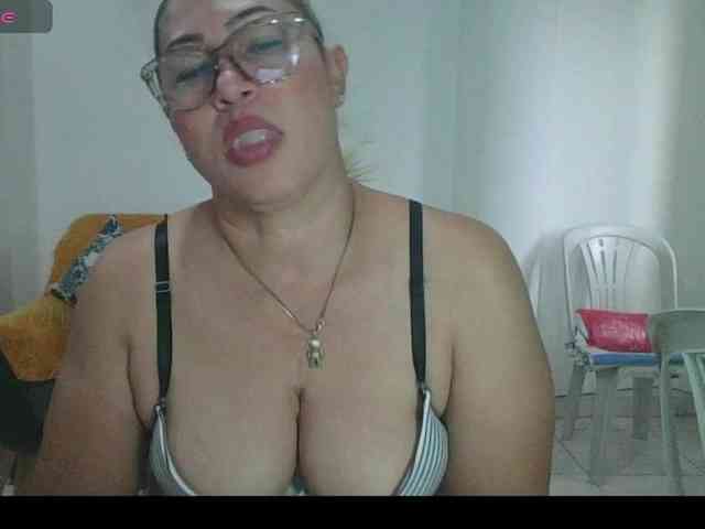 Hotmommyxxx webcam