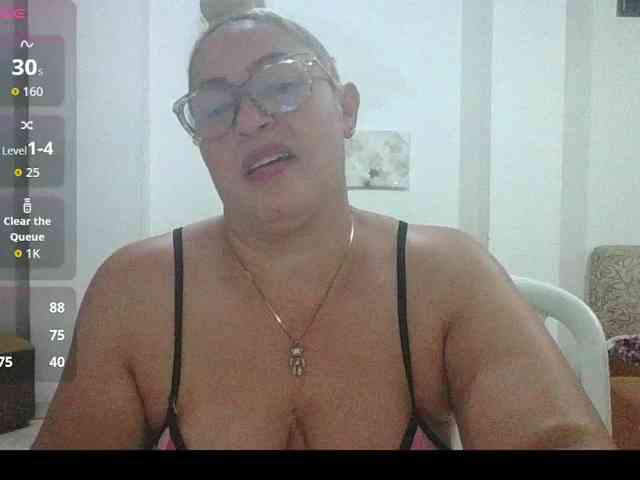 Hotmommyxxx webcam