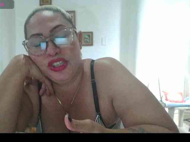 Hotmommyxxx webcam