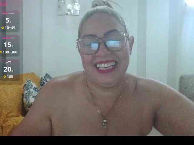 Hotmommyxxx webcam