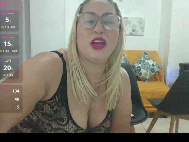 Hotmommyxxx webcam