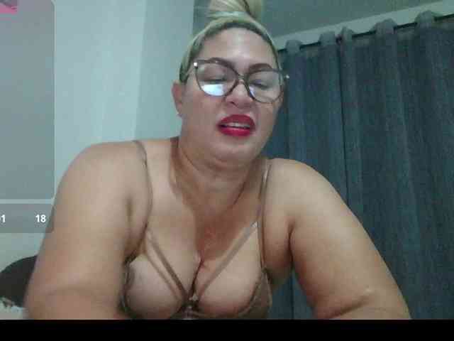 Hotmommyxxx webcam
