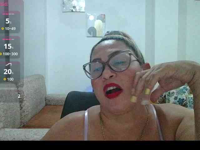 Hotmommyxxx webcam