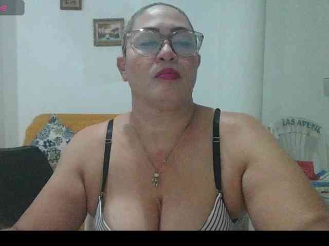 Hotmommyxxx webcam