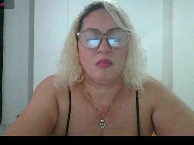 Hotmommyxxx webcam