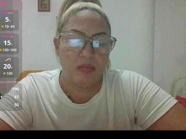 Hotmommyxxx webcam