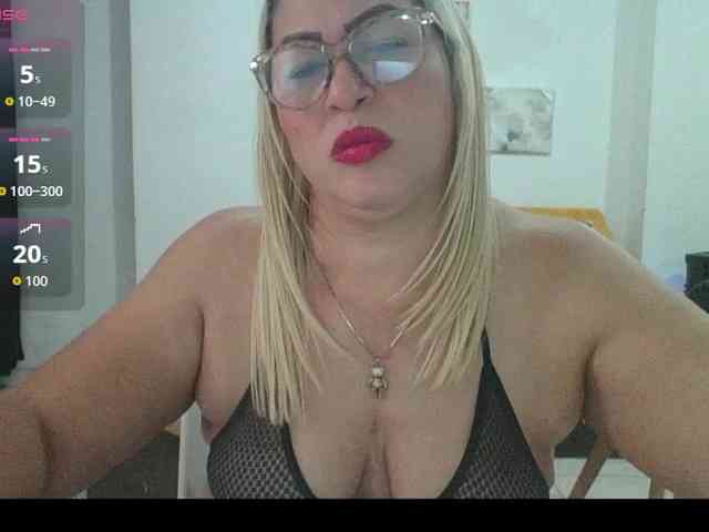 Hotmommyxxx webcam