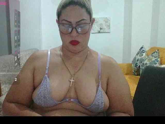 Hotmommyxxx webcam