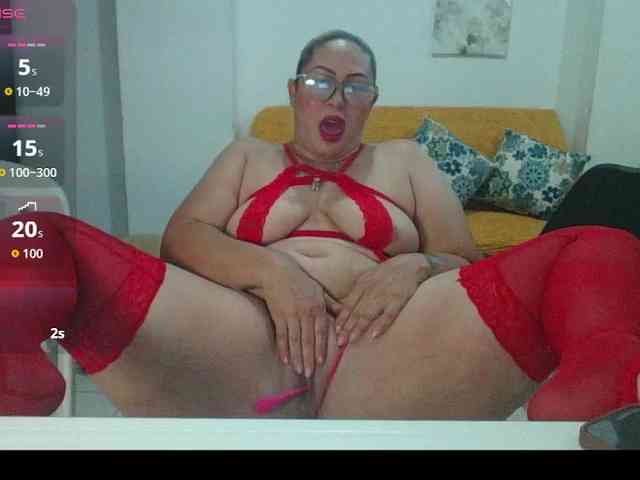Hotmommyxxx webcam
