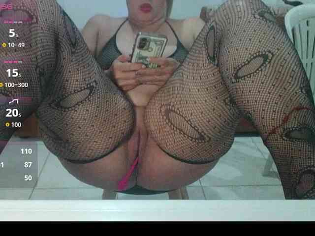 Hotmommyxxx webcam