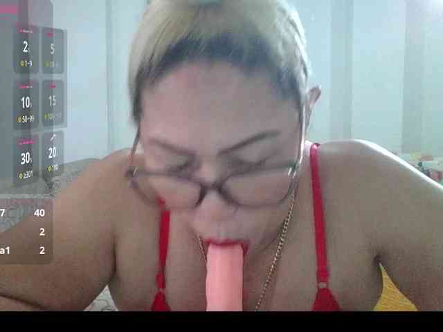 Hotmommyxxx webcam