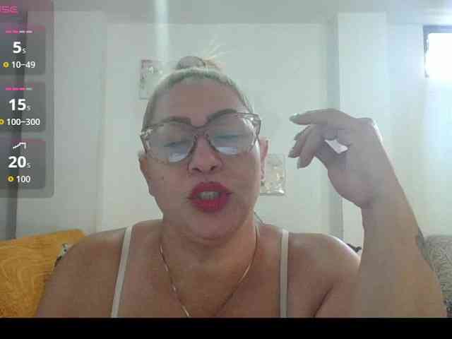 Hotmommyxxx webcam