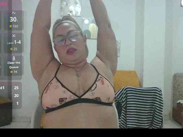 Hotmommyxxx webcam