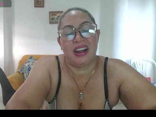 Hotmommyxxx webcam
