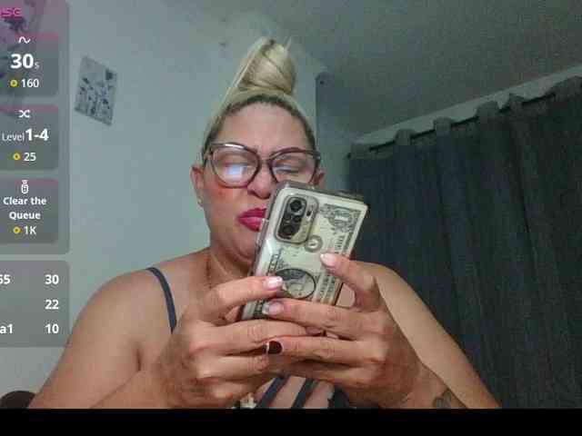 Hotmommyxxx webcam