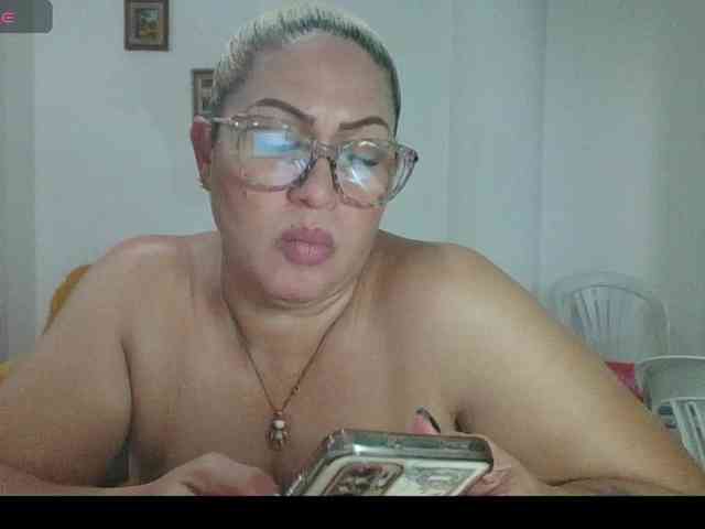 Hotmommyxxx webcam