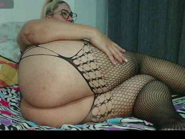 Hotmommyxxx webcam