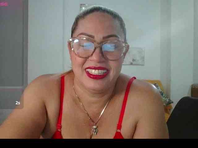 Hotmommyxxx webcam