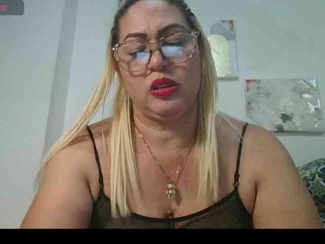 Modella: Hotmommyxxx