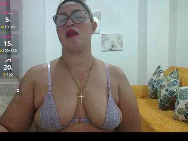Hotmommyxxx webcam
