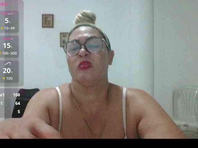 Hotmommyxxx webcam