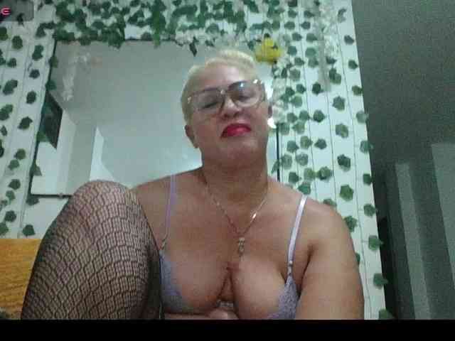 Hotmommyxxx webcam