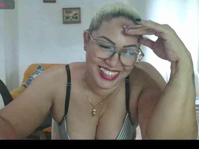 Hotmommyxxx webcam