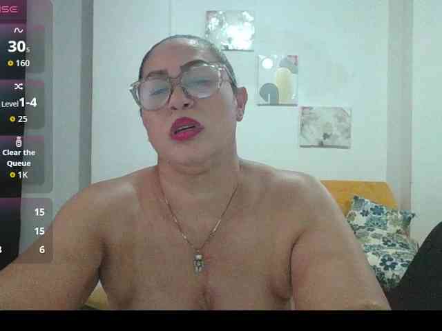 Hotmommyxxx webcam