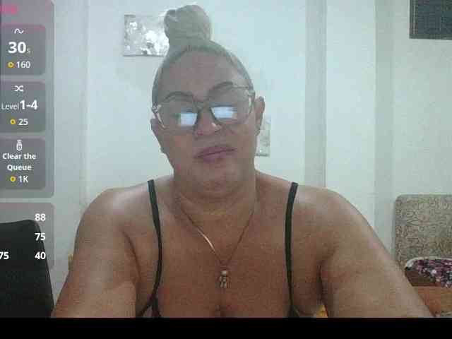 Hotmommyxxx webcam