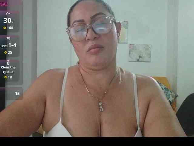 Hotmommyxxx webcam