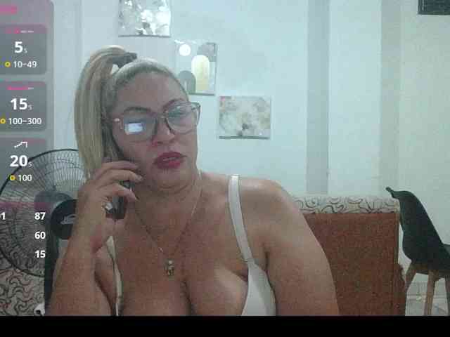 Hotmommyxxx webcam